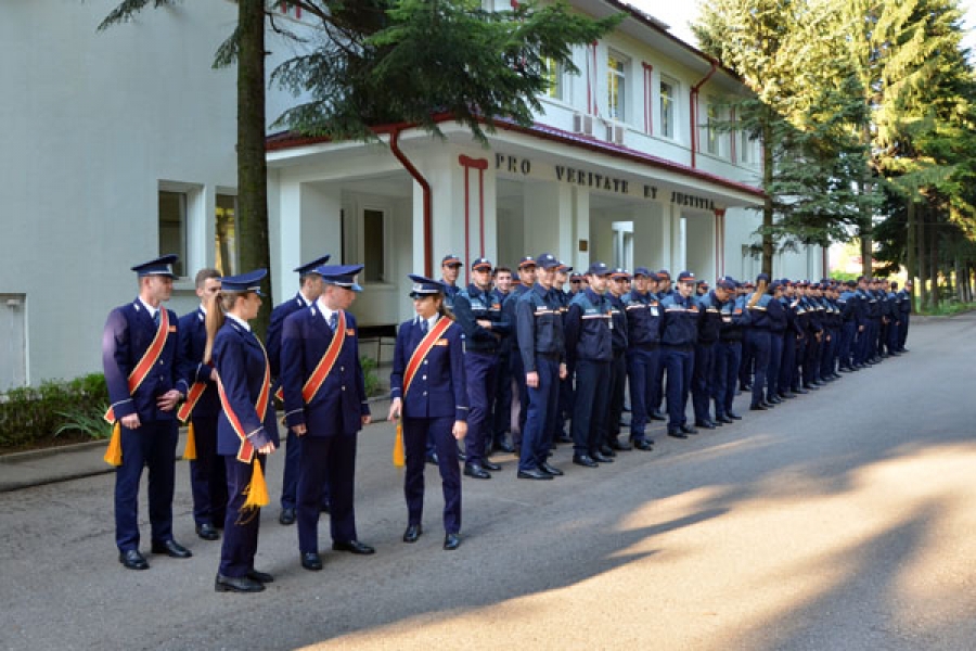 Concurenţă la şcolile de poliţie! Câţi candidaţi se bat pe locurile de agenţi la Câmpina şi Cluj-Napoca