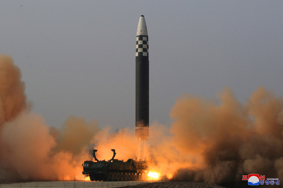 Coreea de Nord a lansat o racheta intercontinentală spre Marea Japoniei