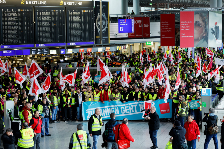 Aeroporturi germane blocate de greviști