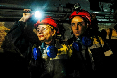 Femei ucrainene, la lucru în mină