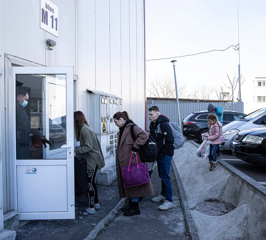 Zeci de refugiaţi ucraineni vor ajunge în stradă pentru că nu s-au angajat