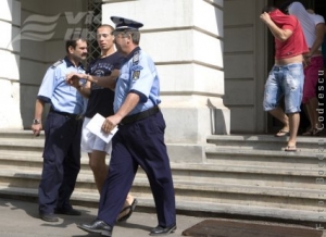 Înjurături în faţa Poliţiei Galaţi. Agresorii lui Gelu Bute – în arest