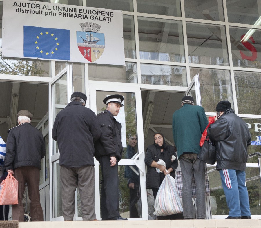 Ajutoarele UE vin greu: Pachetele vor fi distribuite fără făină