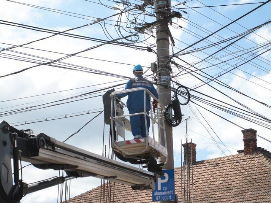 PAGUBE uriaşe la ELECTRICA, din cauza HOŢILOR