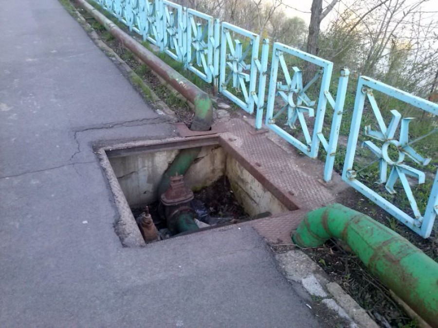 Iar se fură capace de pe Faleză!
