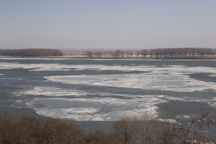 Sloiurile de gheaţă dau bătăi de cap navigatorilor   