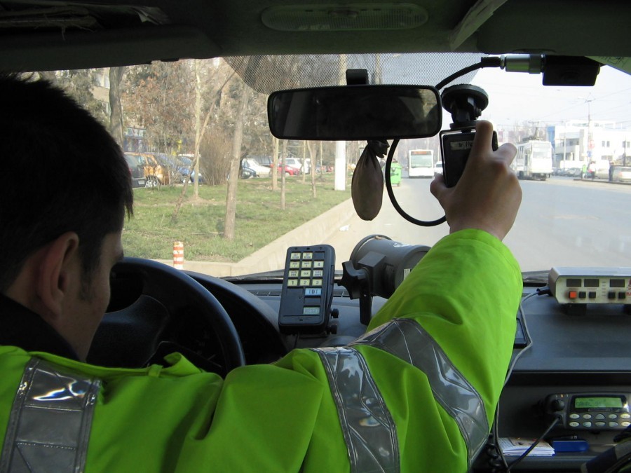 În weekend - Atenţie la radare şi la controalele poliţiei