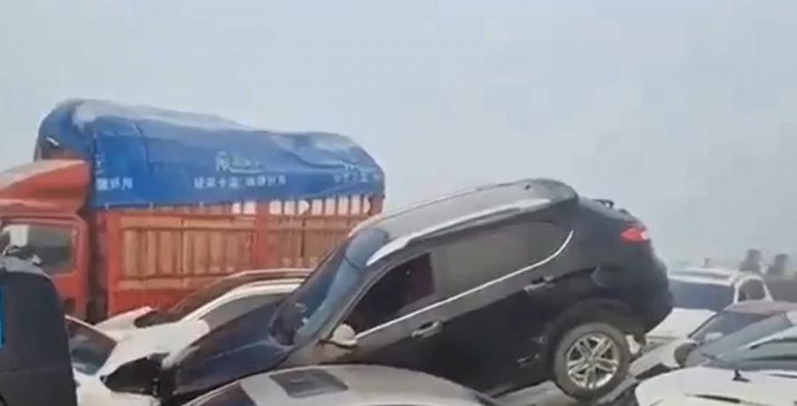 Accident uriaș pe o autostradă. Un camion a intrat într-un cortegiu funerar