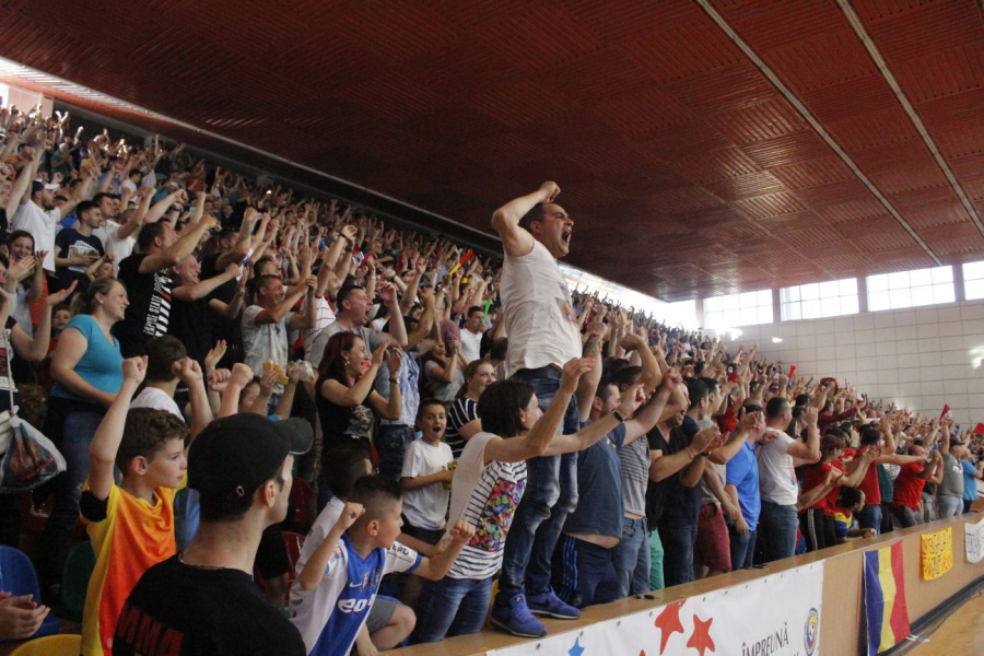 Derby-uri fără spectatori, la futsal şi volei