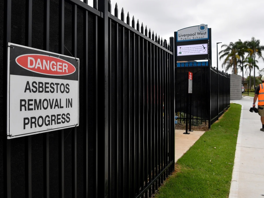 Nisip cu azbest în școli din Australia