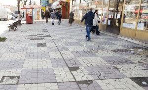 Paradoxal, Galaţiul se numără printre oraşele româneşti care au investit mult în trotuare şi străzi