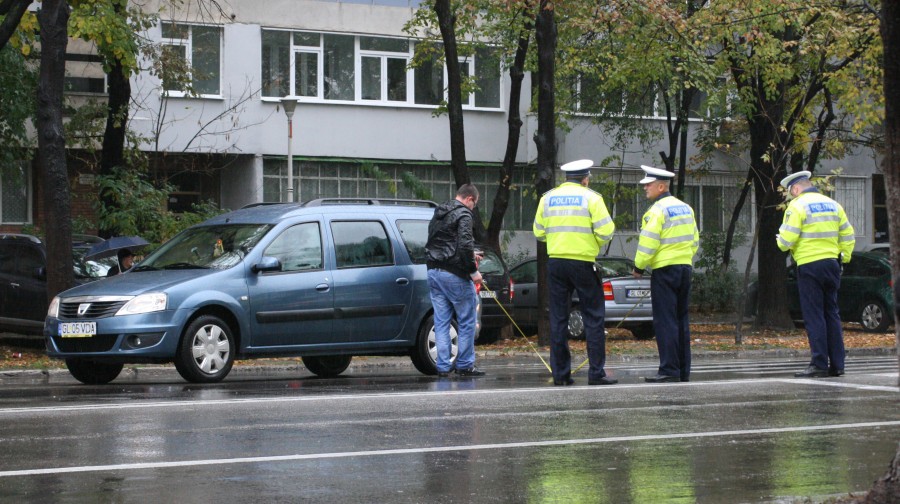 O gălăţeancă a ajuns la spital după ce un vitezoman a acroşat-o pe trecere!