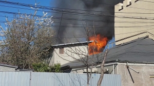 INCENDIU în Galați | Două case au fost distruse de flăcări