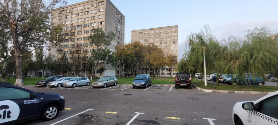 Peste 300 de cereri pentru loc de parcare au fost respinse