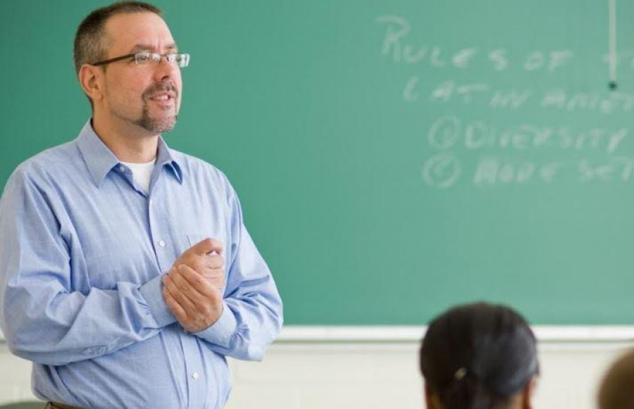 Profesorii care lucrează cu elevi din medii dezavantajate, nedreptăţiţi