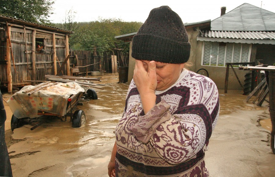 Mii de case trebuie scoase din zonele inundabile!