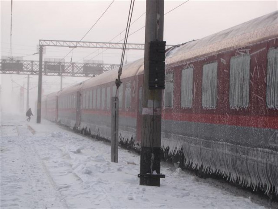 Record absolut: Nouă locomotive au tras de vagoanele blocate!