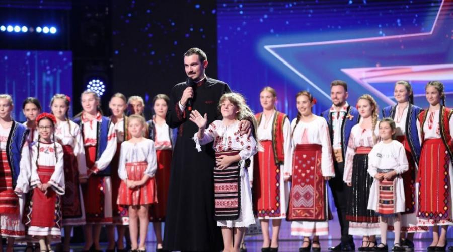 Un popă multifuncţional, de la fotbal la altar (VIDEO)