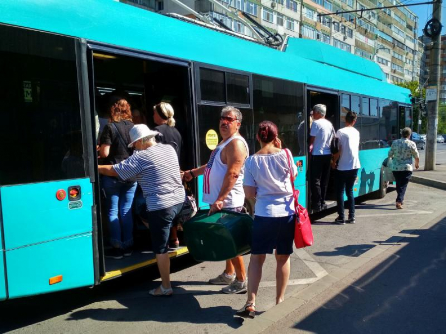 Când se va relua programul normal de transport în comun