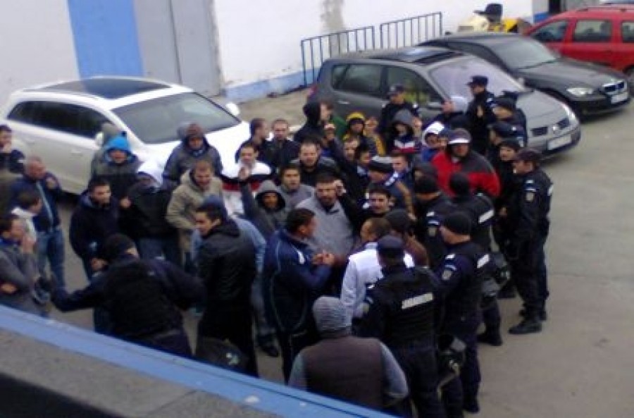 Scene violente după meciul FC Farul - FCM Dunărea. Jandarmii i-au calmat pe suporteri cu amenzi