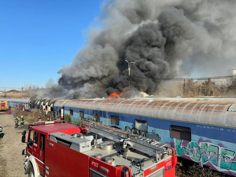 15 vagoane dezafectate au ars în Gara Basarab