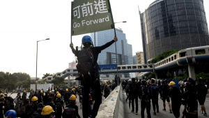 Hong Kong. Noi confruntări între protestatari şi poliţie