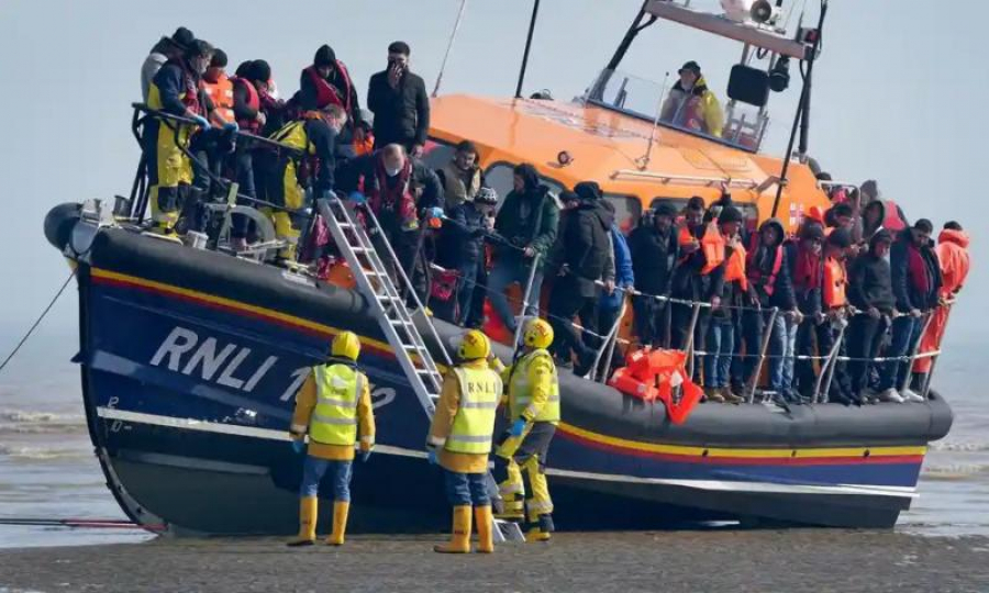Marea Britanie, spre un nou record de migranți peste Canalul Mânecii