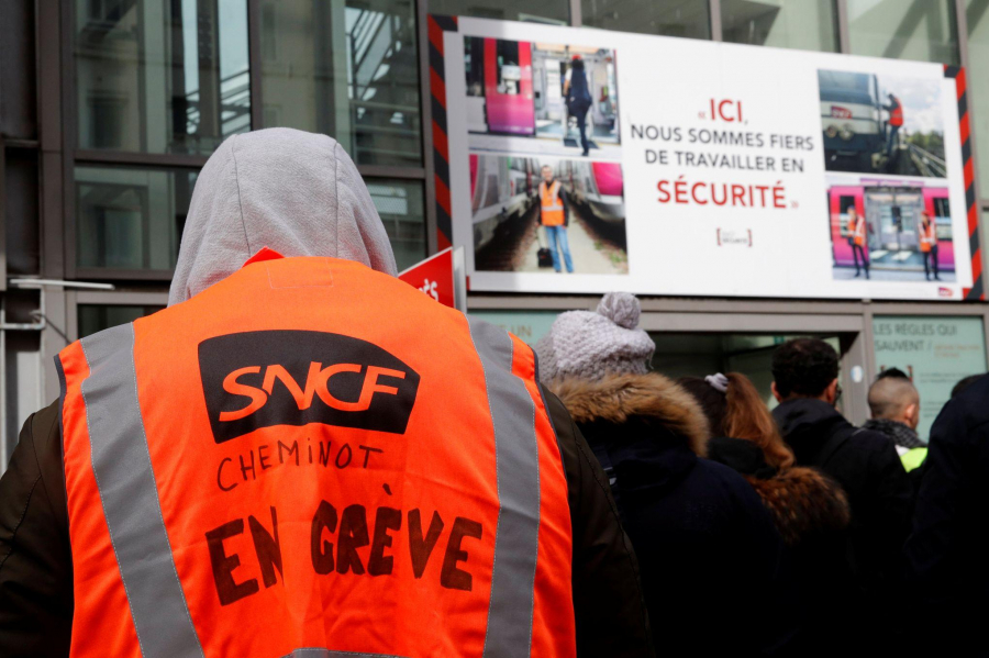 Franţa, paralizată de greva din transporturile publice