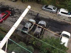 RAZBUNARE MAFIOTĂ? A dat FOC unei maşini, dar a distrus două