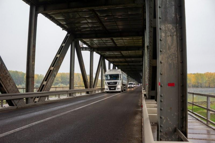 Firmele lui Umbrărescu ar putea construi noul pod peste Siret