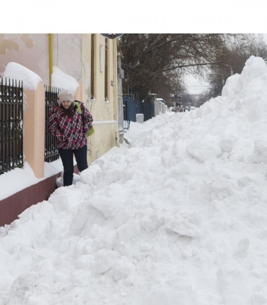 Vine iar urgia! Viscolul şi gerul nu aşteptă ca municipalitatea să-şi termine treaba