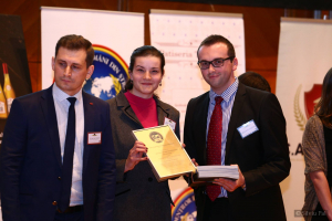 La Gala studenţilor Romani din Străinătate - ediţia 2016 - imediat după ce i-a fost înmânat premiul