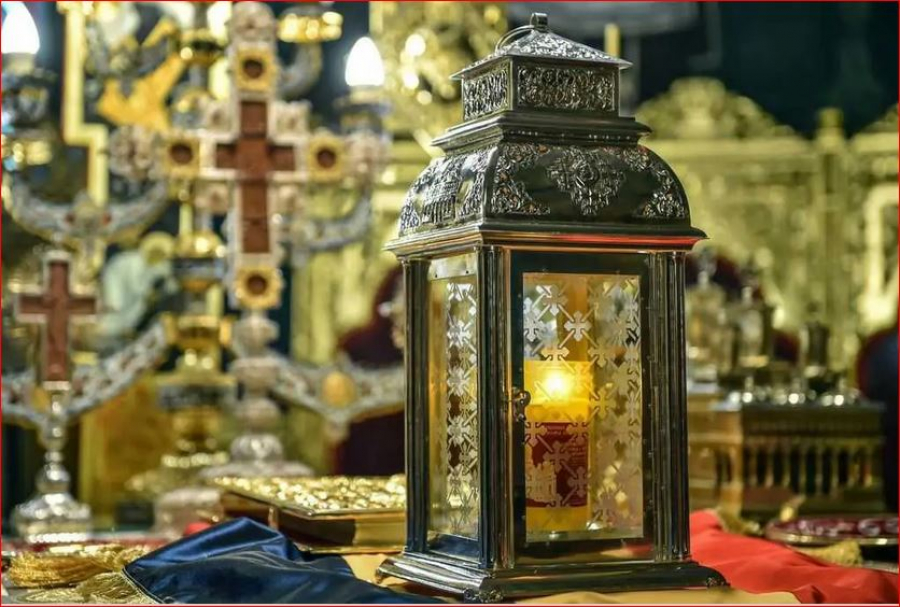 Sfânta Lumină de la Ierusalim ajunge în această seară în România