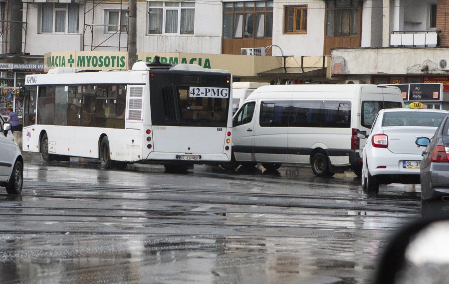 NOI TRASEE pentru Transurb şi operatorii privaţi/ Strategia privind TRANSPORTUL PUBLIC, în dezbatere