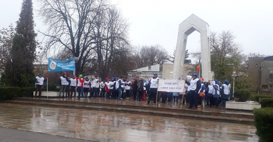 Sindicaliştii din învăţământ au ieşit în stradă (VIDEO)