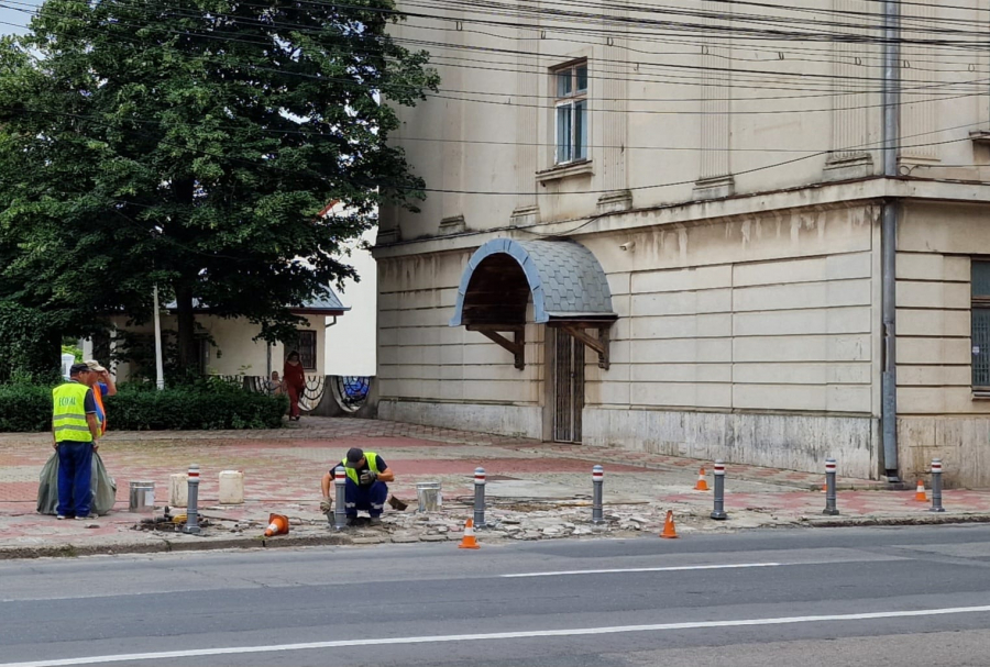 Când va fi reparat trotuarul din zona „Grand Hotel”