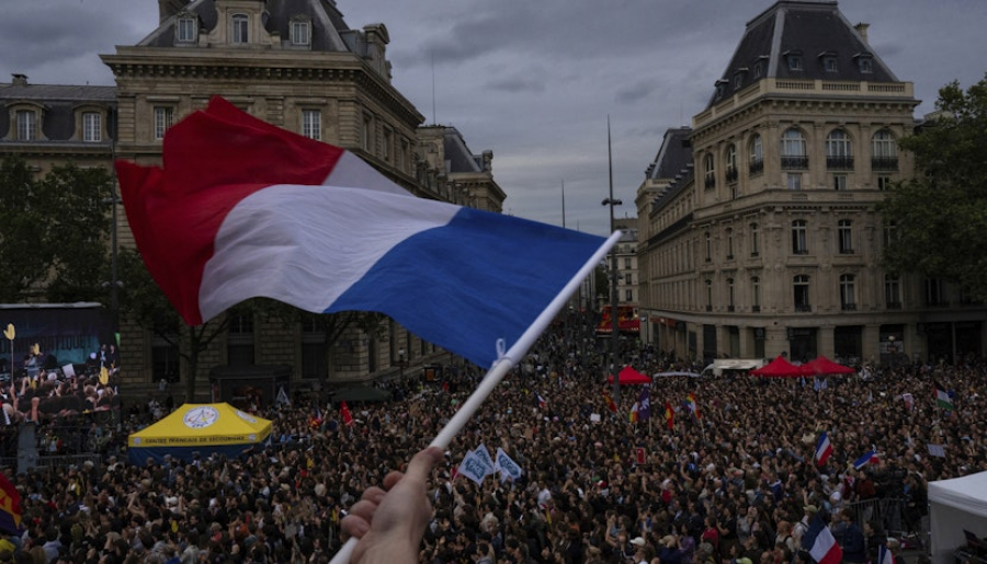 Majoritatea francezilor vor alegeri anticipate