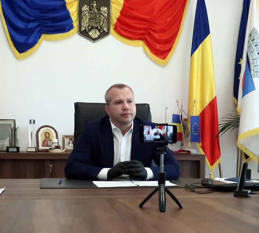 Primarul Ionuţ Pucheanu îşi donează salariul spitalelor
