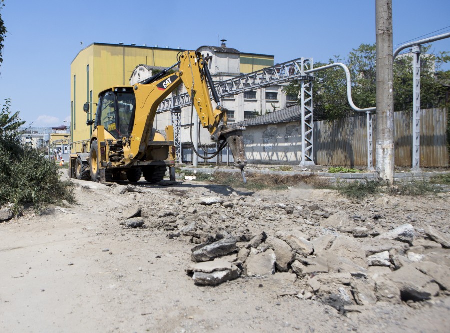 Au început LUCRĂRILE pe strada Ana Ipătescu!