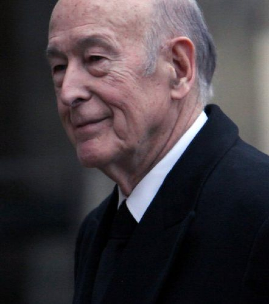 Fostul preşedinte Valéry Giscard d'Estaing, învins de Covid-19