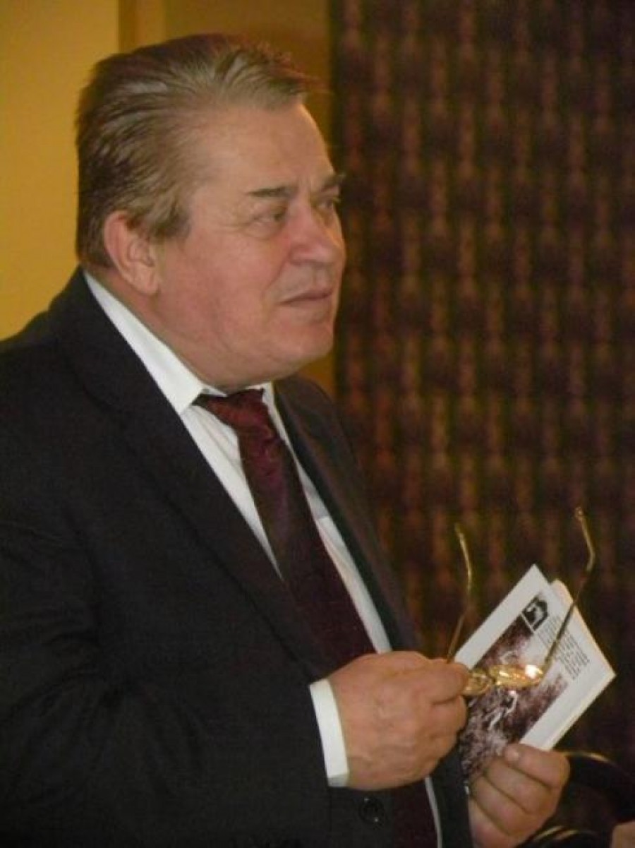 Filologie şi poezie la Salonul Bibliotecii „Urechia”/ Reîncepe stagiunea la „Axis Libri”