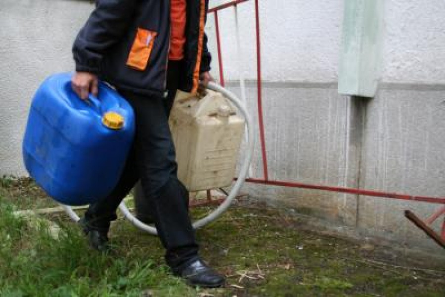 Prinşi în flagrant la furat de motorină de pe o platforma petrolieră