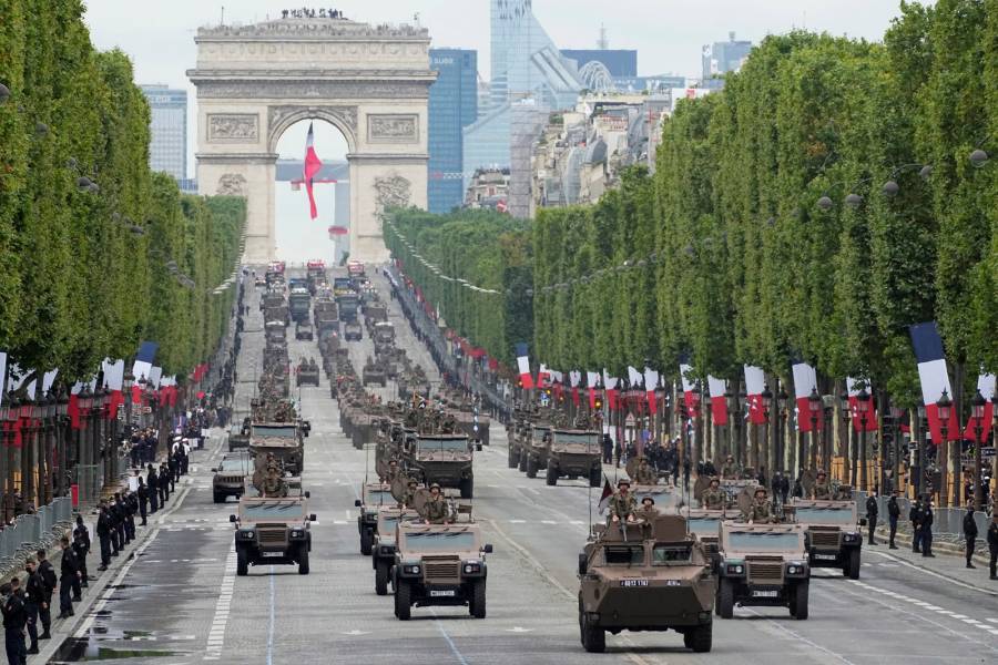 Parada de pe Champs-Élysées, o „veritabilă operațiune militară”
