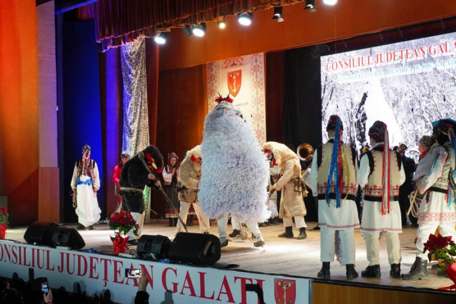 Festivalul de datini şi obiceiuri „Tudor Pamfile“: 12 grupuri folclorice reunite la Galaţi (FOTO)