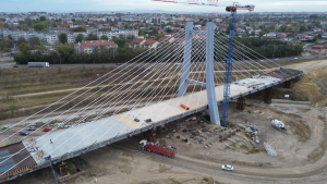Suprastructura din beton a podului hobanat de pe &quot;centura mică&quot; a fost finalizată (FOTO și VIDEO)