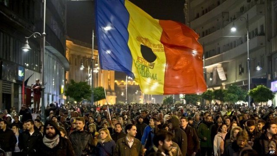 Proteste în ţară şi critici acide, din cauza graţierii