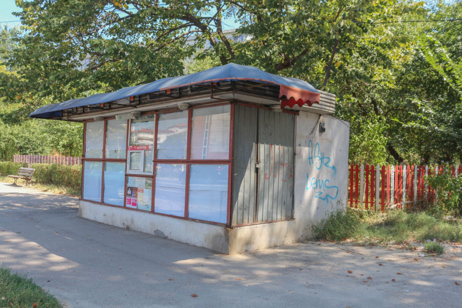 Chioşc abandonat pe domeniul public