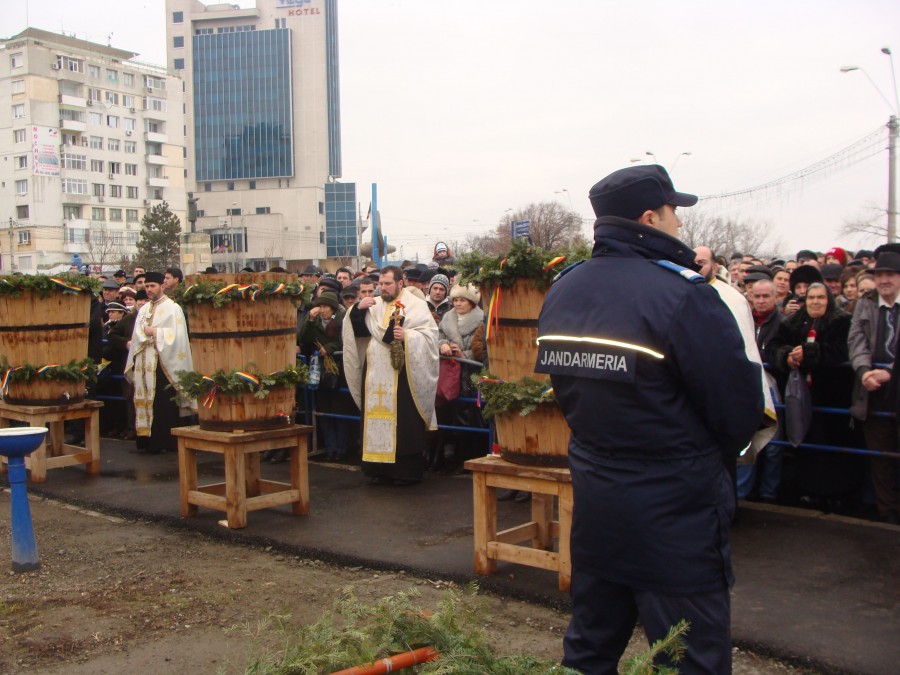 Măsuri sporite de securitate la Bobotează! Vedeţi aici ce nu e bine să faceţi la sluja de sfinţire a apelor!