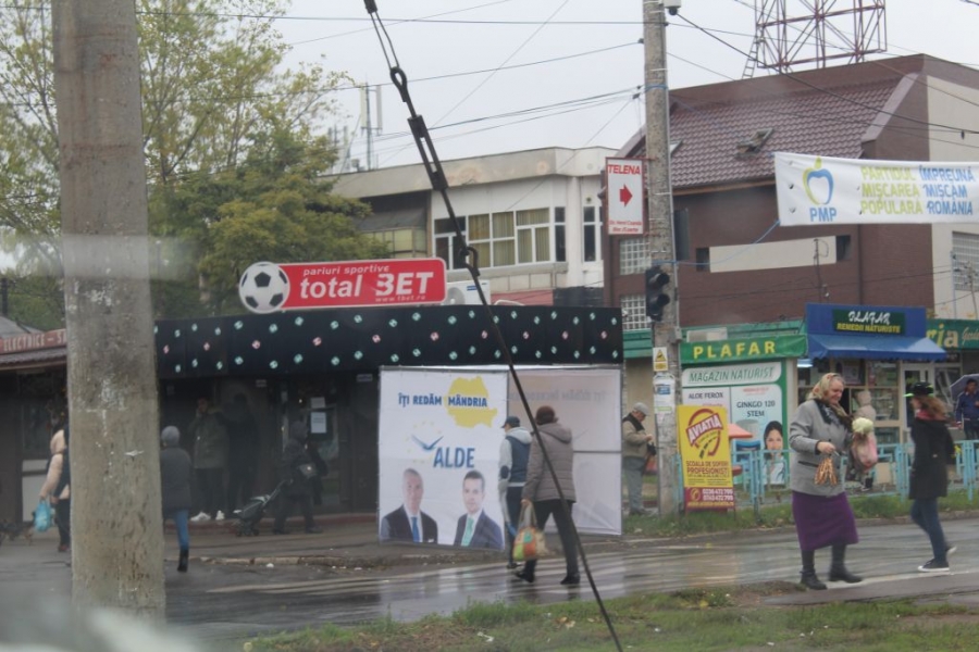 Au sau nu au voie partidele cu BANNERE pe stâlpii din oraş? (FOTO)