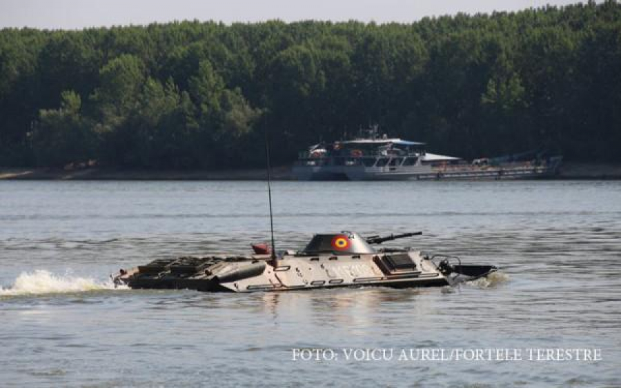 Un TAB al armatei române, SCUFUNDAT în Dunăre